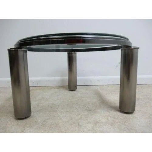 shows some wear and scratches.. Please see photos as they are considered part of the description...