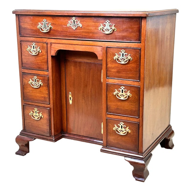 Georgian Mahogany Kneehole Desk, 1770 For Sale