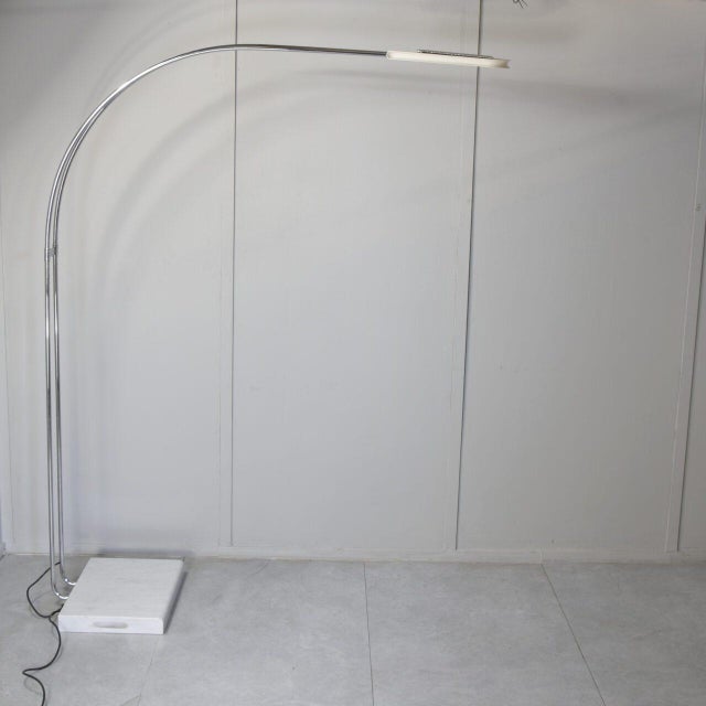 White Gesto Terra Arc Floor Lamp in Marble and Chromed Metal by Bruno Gecchelin for Skipper, 1970s For Sale - Image 8 of 10