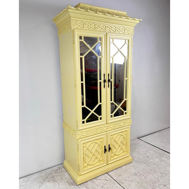 Chinoiserie Vintage Chinoiserie Chinese Chippendale Pagoda Cabinet For Sale - Image 3 of 12