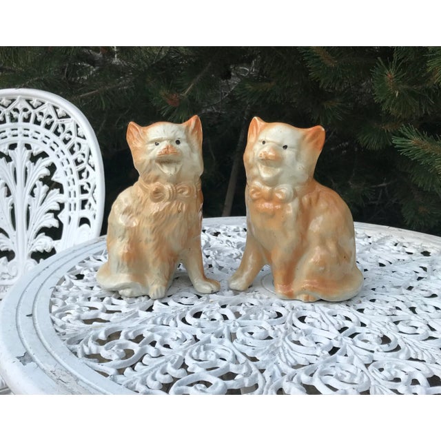 Early 19th Century Staffordshire Cat Figurines - a Pair For Sale - Image 4 of 4