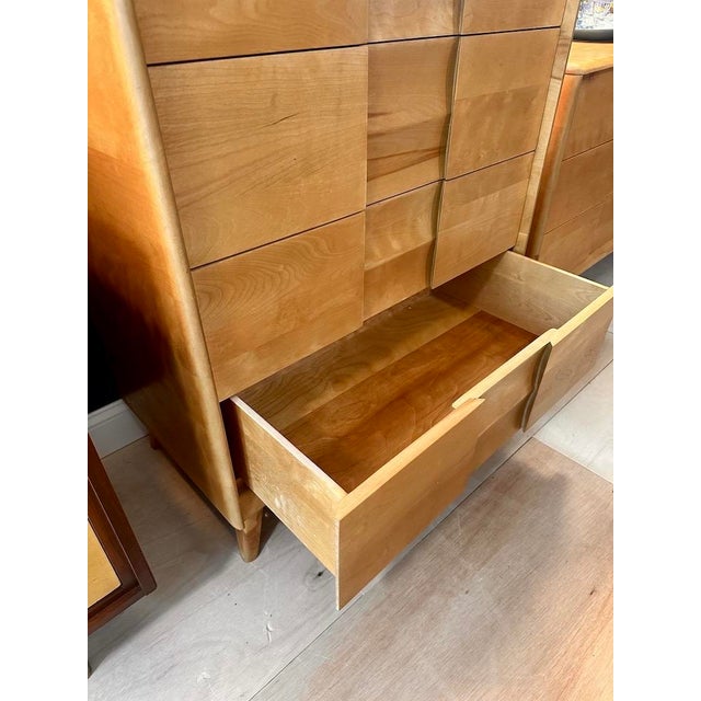 1950s Heywood Wakefield Highboy From the “Trophy Series” 1950 Restored For Sale - Image 5 of 10