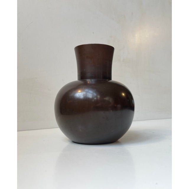 A japanese inspired vase in heavy stock solid bronze. Beautiful brown patina with dark green hues. A very tactile piece...