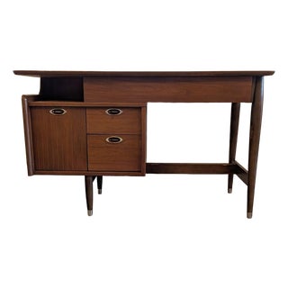Vintage Mid-Century Modern Desk. Mainline by Hooker. For Sale