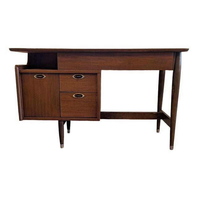 Vintage Mid-Century Modern Desk. Mainline by Hooker. For Sale