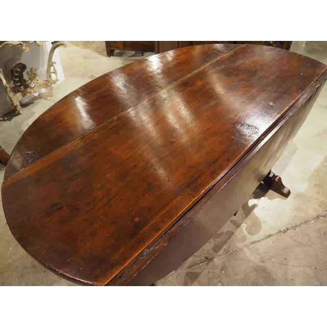 Early 19th Century Antique Walnut Drop Leaf Table From Tuscany, Italy, Early 19th Century For Sale - Image 5 of 18