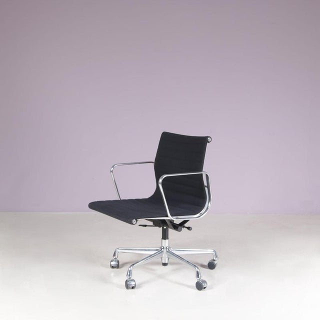 Model EA118 Desk Chair with Chrome Base, Black Hopsack Upholstery and Aluminium Armrests by Charles & Ray Eames for Vitra, Germany, 2000s For Sale - Image 10 of 15