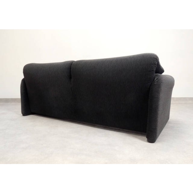Mid-Century Modern Maralunga 2.5-Seater Sofa by Vico Magistretti for Cassina, 2008 For Sale - Image 3 of 16