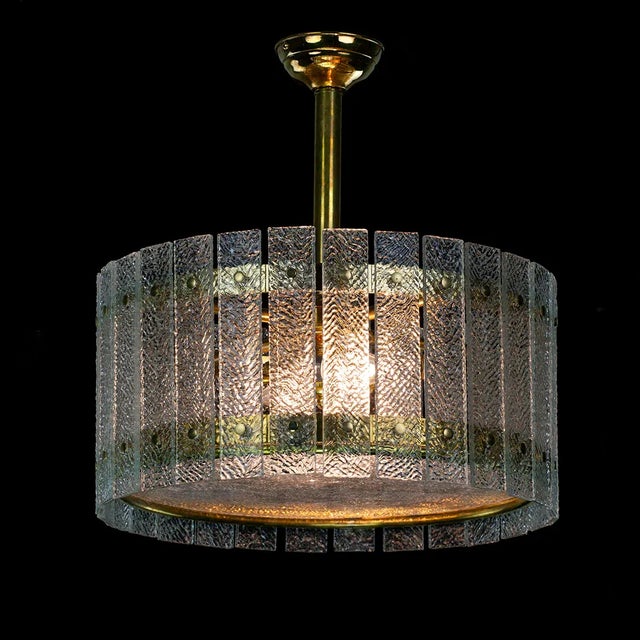 By fusing together herringbone style glass we have created a wonderfully sparkling clean crystal effect with these strips...