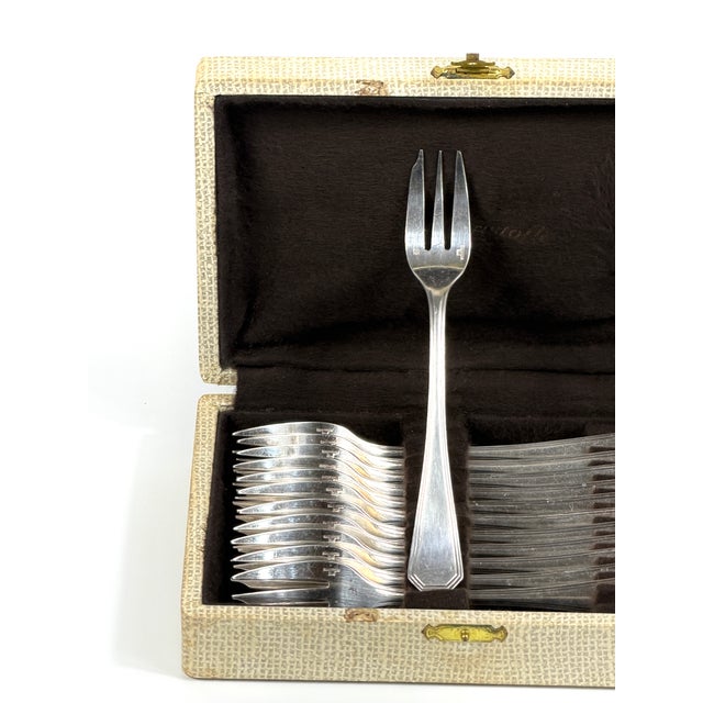 Art Deco Silver-Plated América Cake Forks from Christofle, 1940s, Set of 12 For Sale - Image 4 of 13