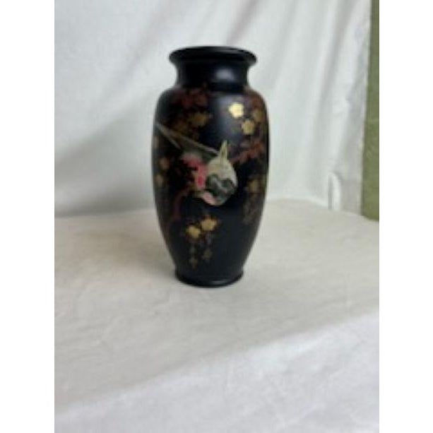 Beautiful black vase with bird and flowers motif. Perfect item to decorate your home or give as a gift!