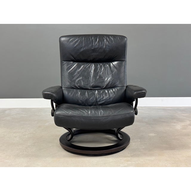 Ekornes ASA Ekornes Stressless Black Leather Reclining Lounge Chair For Sale - Image 4 of 8