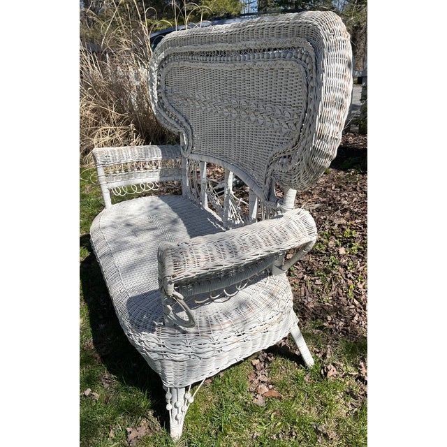 Heywood-Wakefield 1899 Attributed to Heywood & Wakefield Wicker Loveseat, 2 Chairs and Cocktail Table Seating Group- 4 Pieces For Sale - Image 4 of 18