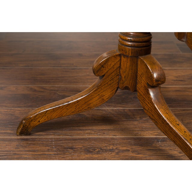 Brown English 1870s Oak Tilt-Top Table with Turned Pedestal and Tripod Scrolling Feet For Sale - Image 8 of 9