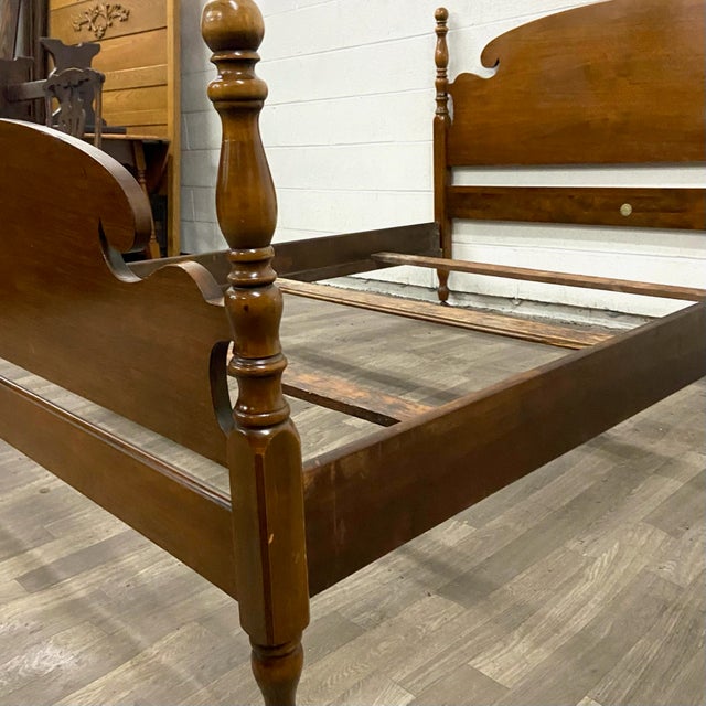 Vintage Simmons Furniture Full Size Traditional Low Poster Cannonball