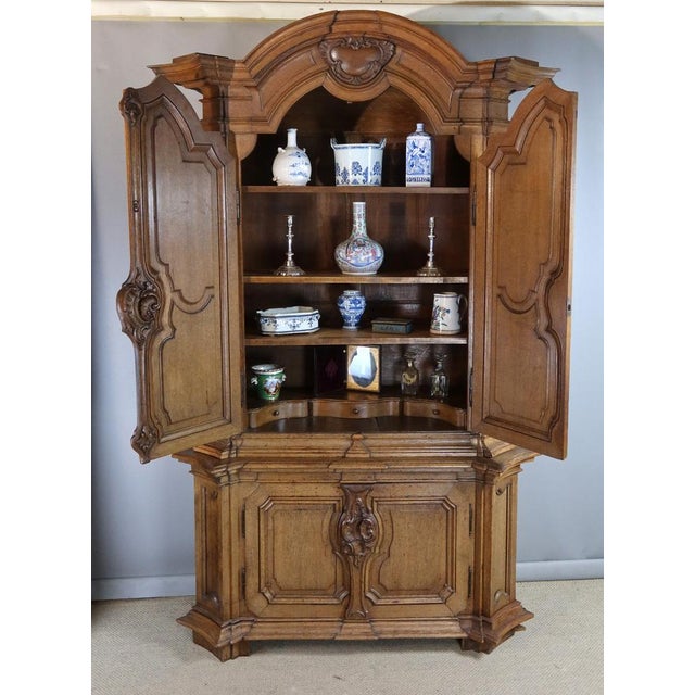 Exceptional buffet with two presentation bodies in carved oak from the 18th century Regency period. This sideboard opens...