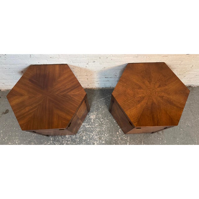 Mid-Century Modern Pair of Lane Furniture Hexagonal Mid-Century Walnut Side Tables For Sale - Image 3 of 15