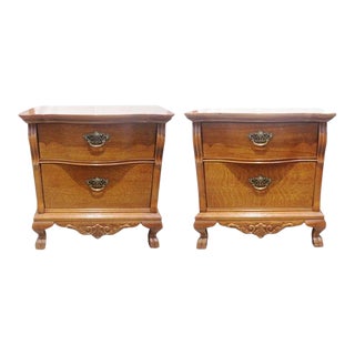 Lexington Victorian Sampler Night Stand Pair For Sale