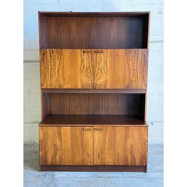 Vintage Danish Mid Century Modern Rosewood Display Cabinet Bookcase Hutch Bar Cabinet For Sale - Image 4 of 9
