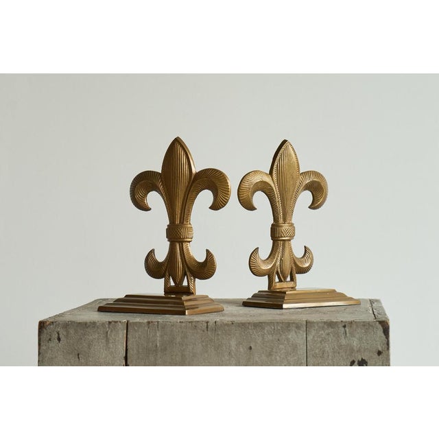 Fleur-de-Lis' Bookends in Patinated Brass 1960s This is a beautiful and high quality pair of ‘Fleur-de-Lis’ bookends in...