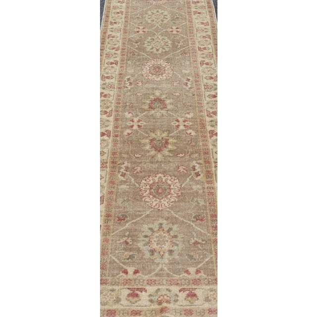 Long Turkish Oushak Runner With All-Over Design in Light Brown, Tan & Red For Sale In Atlanta - Image 6 of 10