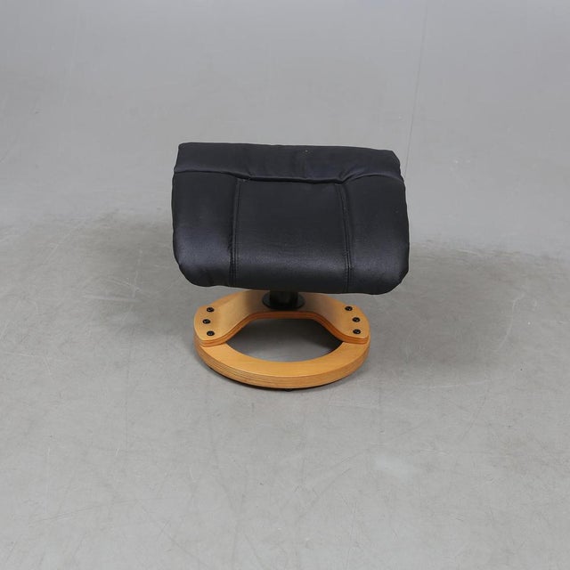 Animal Skin Set of Vintage Scandinavian Lounge Chair with Ottoman in Black Leather and Wood Frame, 1980s For Sale - Image 7 of 15