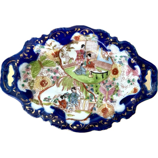 Chinoiserie 1920's Antique Asian Blue Japanese Chinoiserie Hand Painted Traditional Geisha Girl & Pagoda Plates & Small Bowls - A 23 Piece Set For Sale - Image 3 of 9