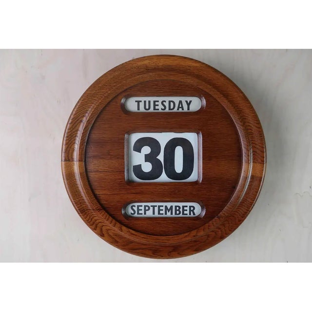 Large Antique Round Oak Perpetual Wall Calendar, 1910, in Good conditions. Designed before 1890