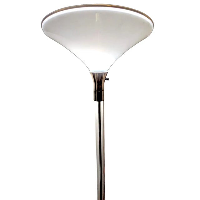 Mid-Century Modern 1980s Postmodern Lucite and Brass Lucite Torchiere With Wide Brim Acrylic Saucer Shade For Sale - Image 3 of 12