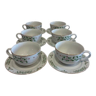 Vintage Gibson Everyday "Christmas Holly" Cup and Saucer Set of 6 For Sale