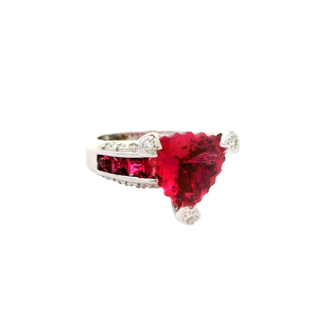 Contemporary Bellarri Pink Tourmaline Diamond 18k White Gold Ring, Size 7.25 For Sale - Image 3 of 7