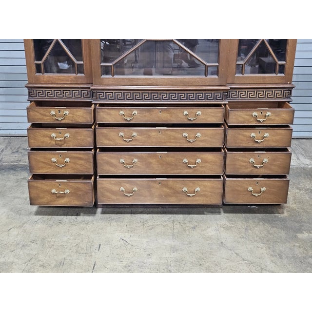 Late 20th Century Kittinger Colonial Williamsburg Mahogany Breakfront Bookcase (Cw-158) Rare For Sale - Image 11 of 14