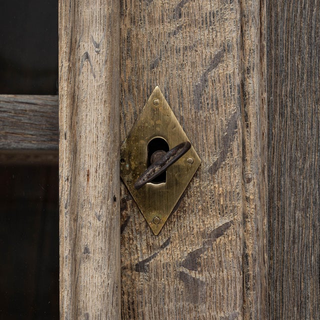 This 1890s French Provincial oak vitrine showcases the rustic elegance and craftsmanship of late 19th-century rural...