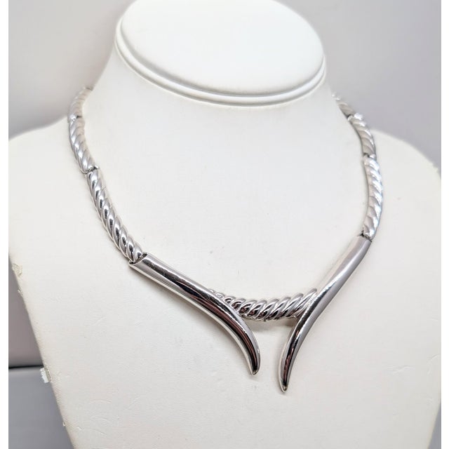 1970s rhodium-plated articulated tubular with twisted and smooth sections with two downward spikes in the center necklace...