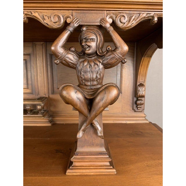 Late 19th Century Renaissance Style 2-Body Buffet in Carved Walnut For Sale - Image 4 of 10