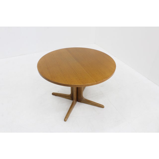Vintage Danish Round Extendable Dining Table, 1960s For Sale - Image 6 of 9