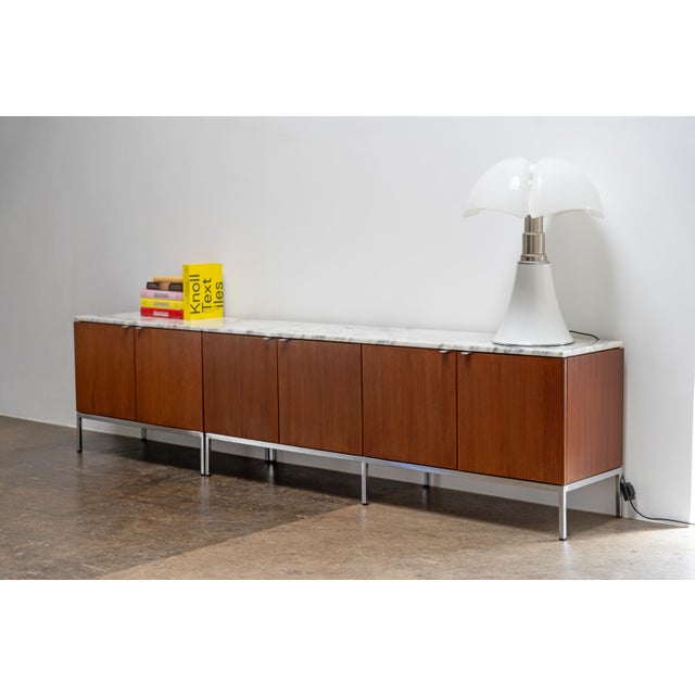 Mid-Century Modern Vintage Sideboards in Indian Rosewood and Carrara Marble by Florence Knoll Bassett for Knoll International, 1960s, Set of 2 For Sale - Image 3 of 18