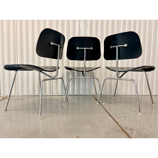 Mid-Century Modern Black DCM Dining Chairs by Charles & Ray Eames for Vitra, 2000s, Set of 5 For Sale - Image 3 of 9