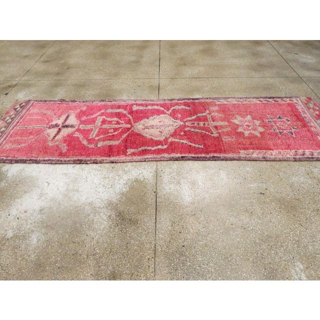 Galerie Shabab Collection Mid-20th Century Turkish Anatolian Runner For Sale In New York - Image 6 of 10