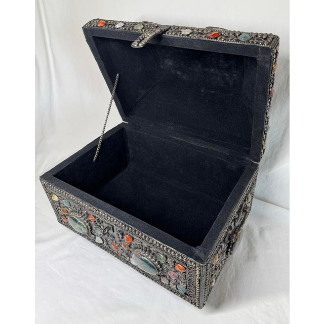 Vintage Moorish Agate Inlaid Silver Filigree Trinket Box Treasure Chest For Sale - Image 9 of 12