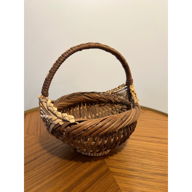 Vintage Handwoven Buttocks Basket With Wrapped Handle – Small Appalachian Basket For Sale - Image 9 of 18