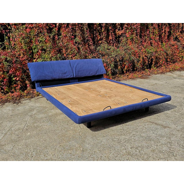 Italian Modernist Marlo Bed attributed to Afra and Tobia Scarpa for Molteni, 1982 For Sale - Image 6 of 15