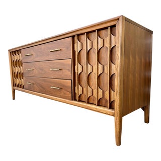 Fully Refinished Mid Century Modern Kent Coffey Perspecta Dresser. Circa 1960s For Sale