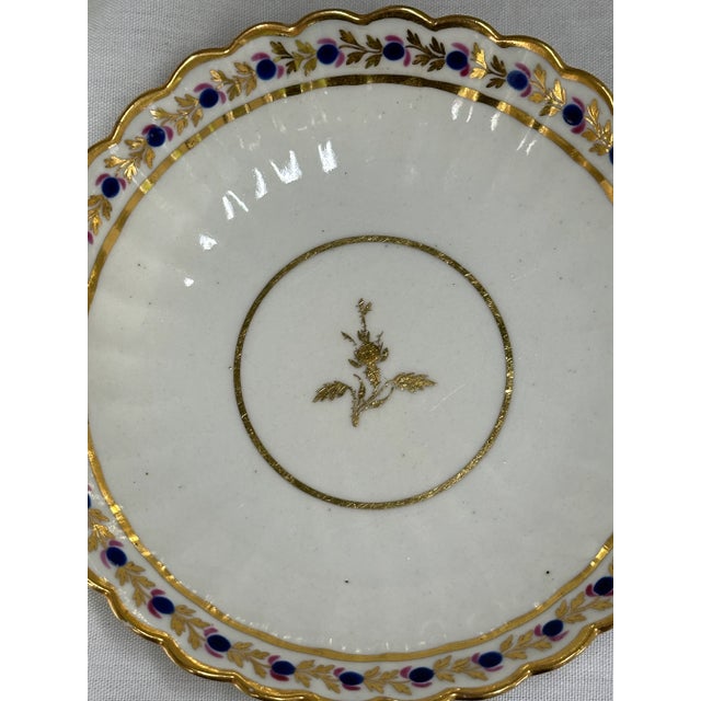 Worcester Porcelain 18th Century Flaming Pearl English Fluted Cobalt and Gold Porcelain Tea Bowl and Saucer Set For Sale - Image 4 of 6