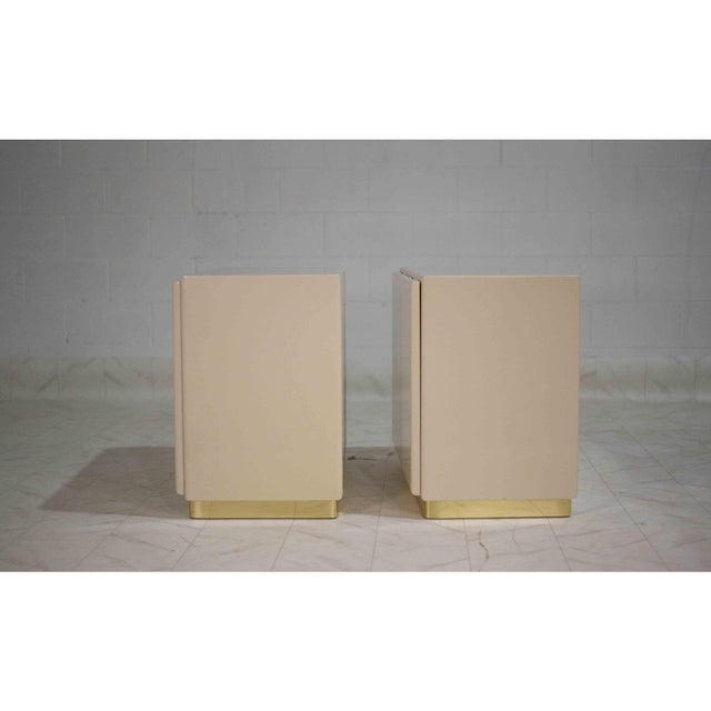 1980s Milo Baughman for Thayer Coggin Cream Lacquer Lighted Modular Bar or China Display - 6 Pieces For Sale - Image 9 of 11