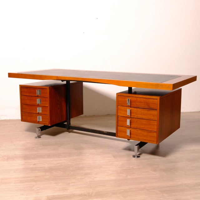 Beautiful original desk from the 1950s and 1960s attributed to Osvaldo Borsani, with side drawers and a footrest. The lock...