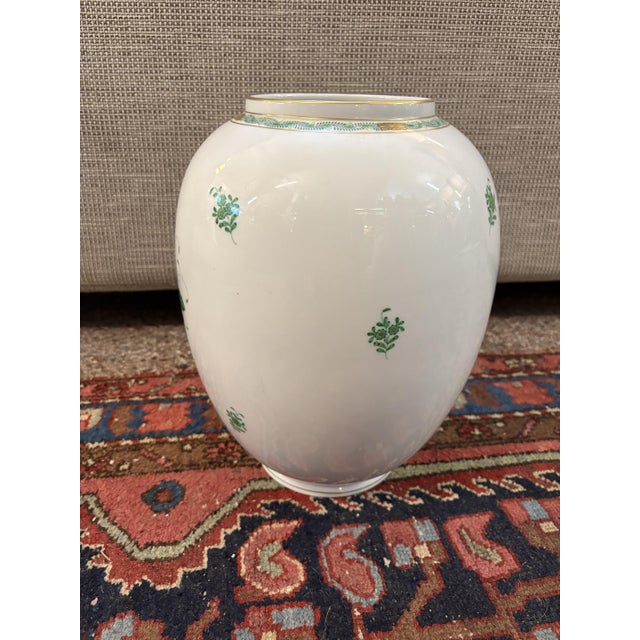 Green Apponyi Porcelain Vase with Chinese Bouquet from Herend, 1950s For Sale - Image 8 of 10