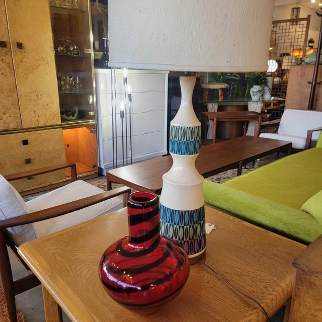 1980’s Cranberry Red and Black Swirl Vase For Sale In Charleston - Image 6 of 9