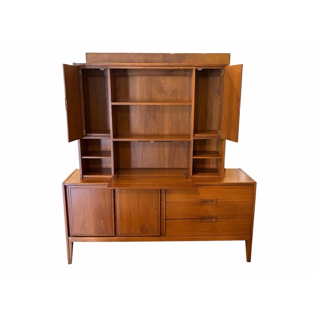 Mid-Century Modern 1960s United Furniture Company Mid-Century Modern Hutch For Sale - Image 3 of 5