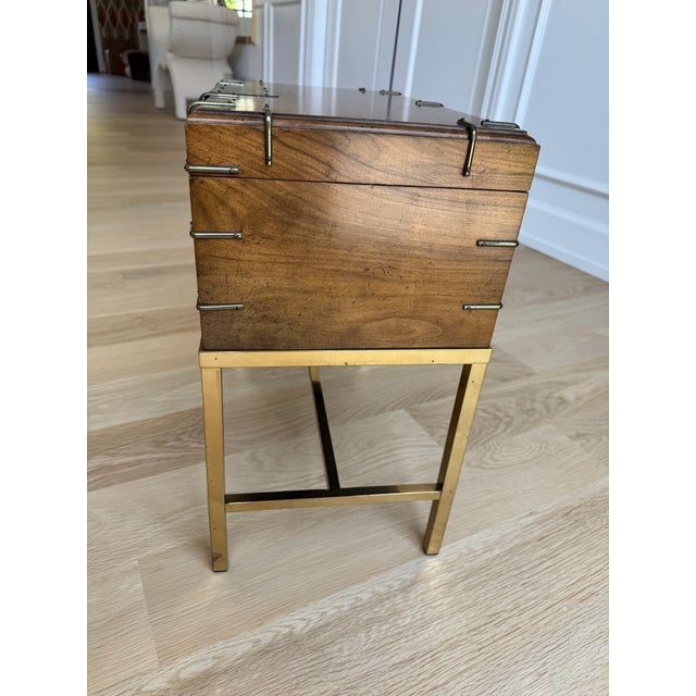 1970s Baker Furniture Cherry Campaign Storage Chest on Integrated Brass Stand | Hollywood Regency Accent Cabinet / Side Table For Sale In Chicago - Image 6 of 12